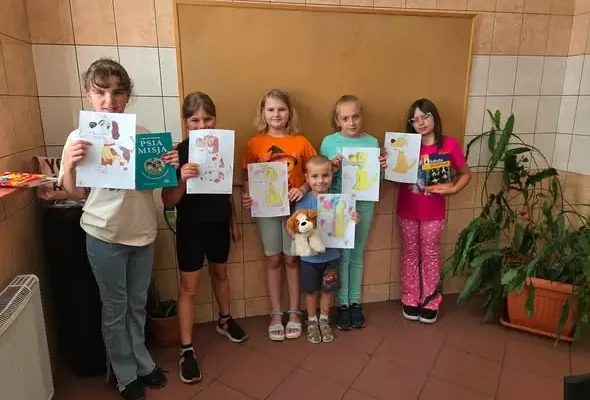 Dzień Kundelka w bibliotece w Rynku – wakacyjne spotkanie z psami i książkami