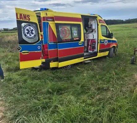 Wypadek w Sobowicach: osoba poszkodowana w traktorze