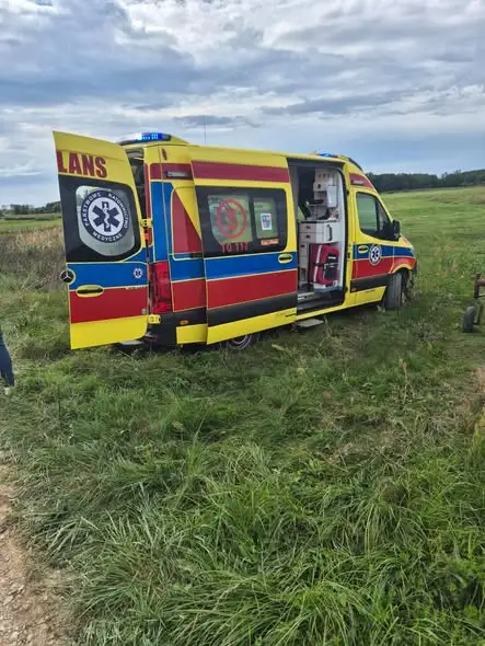 Wypadek w Sobowicach: osoba poszkodowana w traktorze