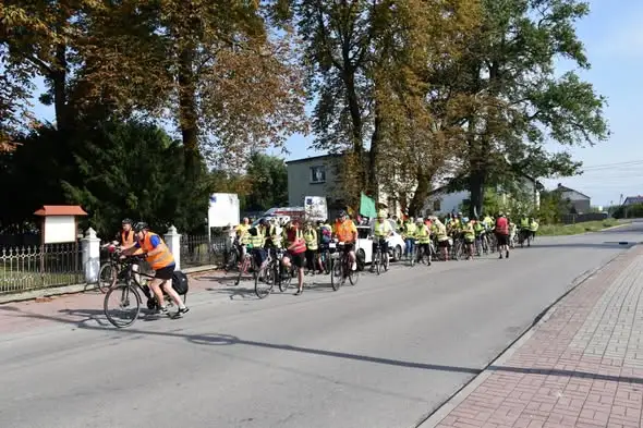 Rowerowa Pielgrzymka Diecezji Kieleckiej na Jasną Górę przeszła przez Gminę Oksa