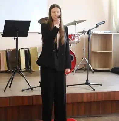 Młodzież z Domu Kultury w Małogoszczu uświetniła Złote Gody