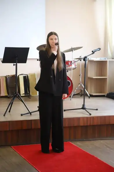 Młodzież z Domu Kultury w Małogoszczu uświetniła Złote Gody