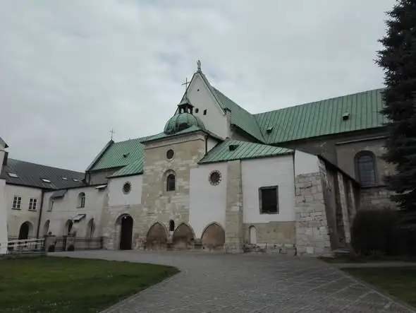 Jędrzejów: 81 lat temu cystersi wrócili do swojego klasztoru