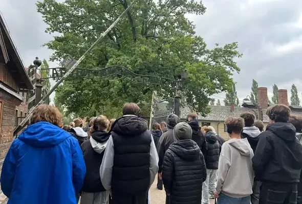 Lekcja pamięci: uczniowie klas 8a i 8b odwiedzili Muzeum Auschwitz-Birkenau