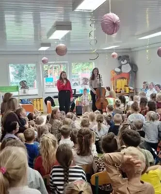 Przedszkolaki z wizytą w filharmonii – muzyczna podróż z wiolonczelą i fortepianem