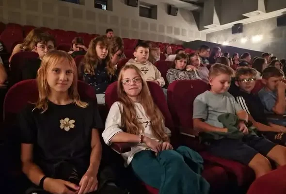 Uczniowie z Wodzisławia w teatrze w Jędrzejowie